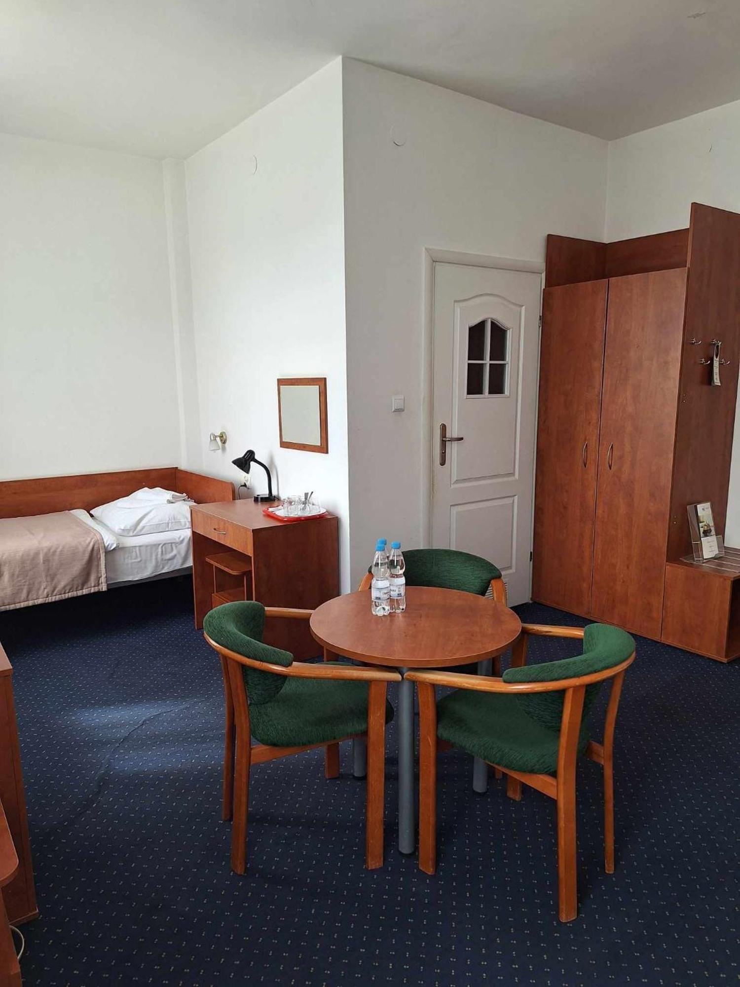 Hotel *** Nat Krynica Zdroj Buitenkant foto
