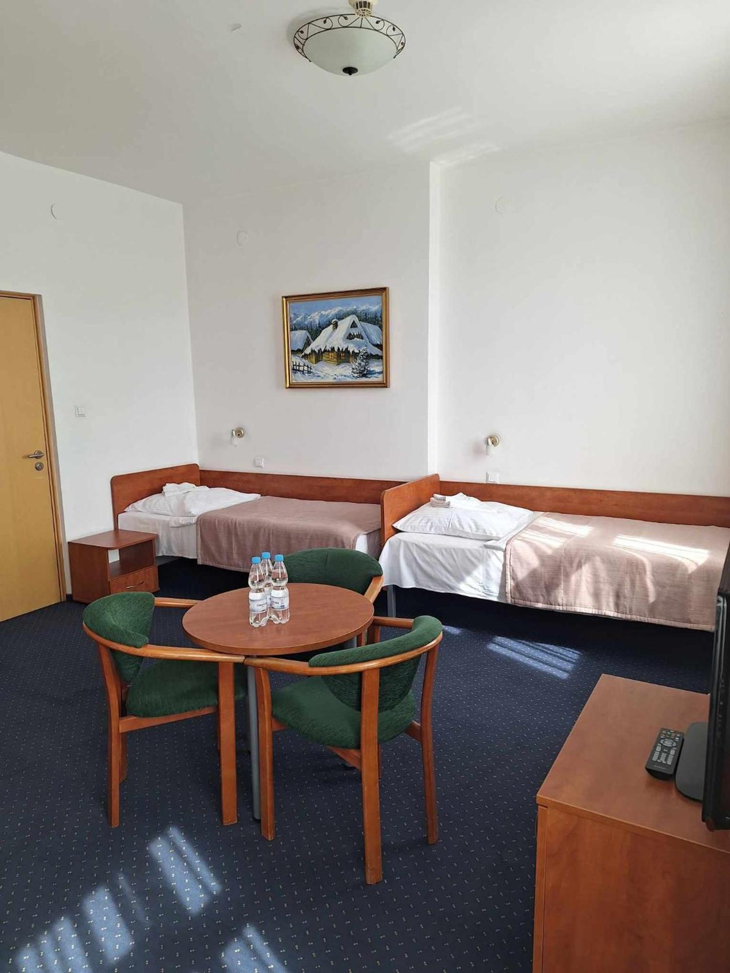Hotel *** Nat Krynica Zdroj Buitenkant foto
