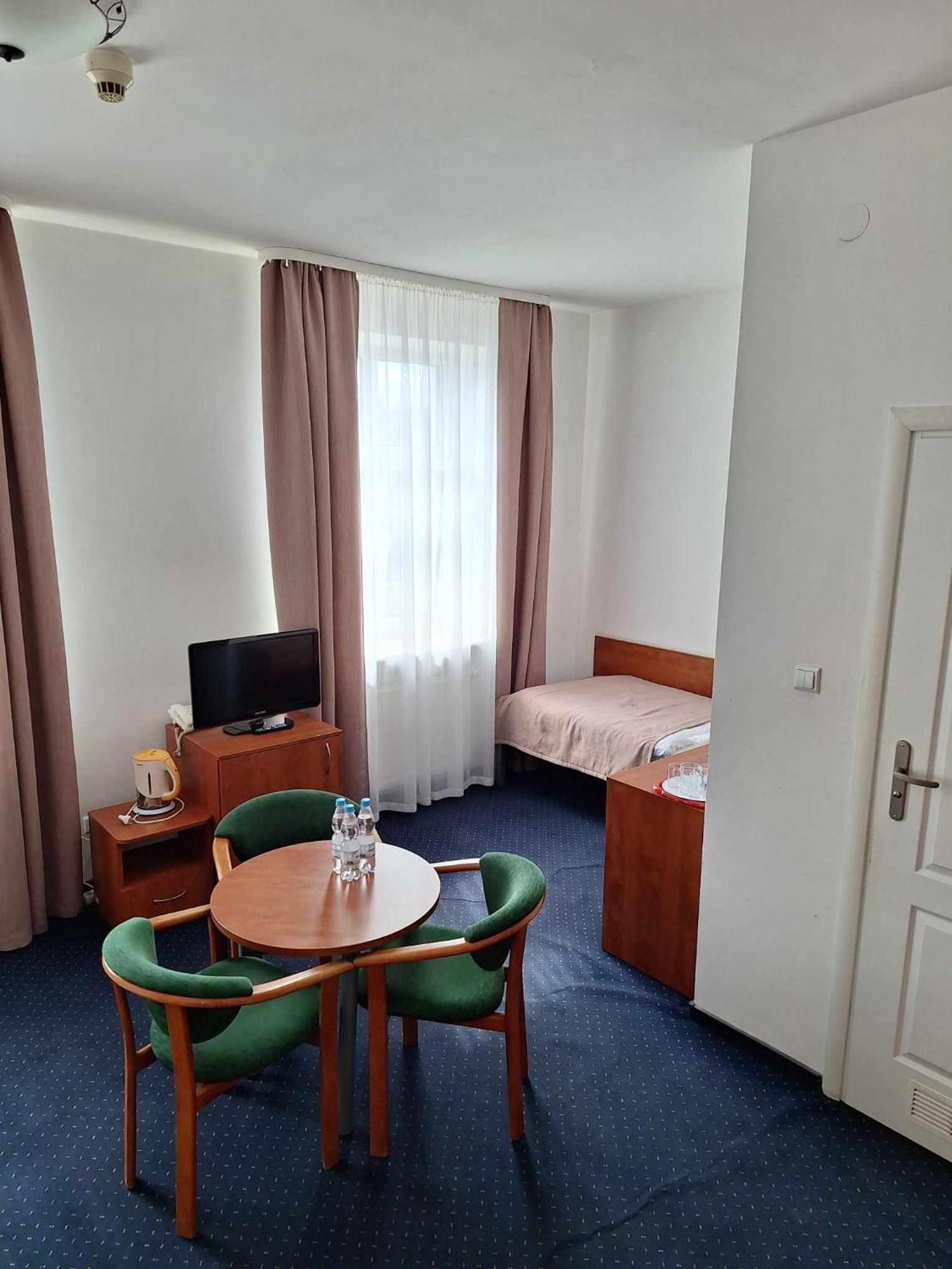 Hotel *** Nat Krynica Zdroj Buitenkant foto