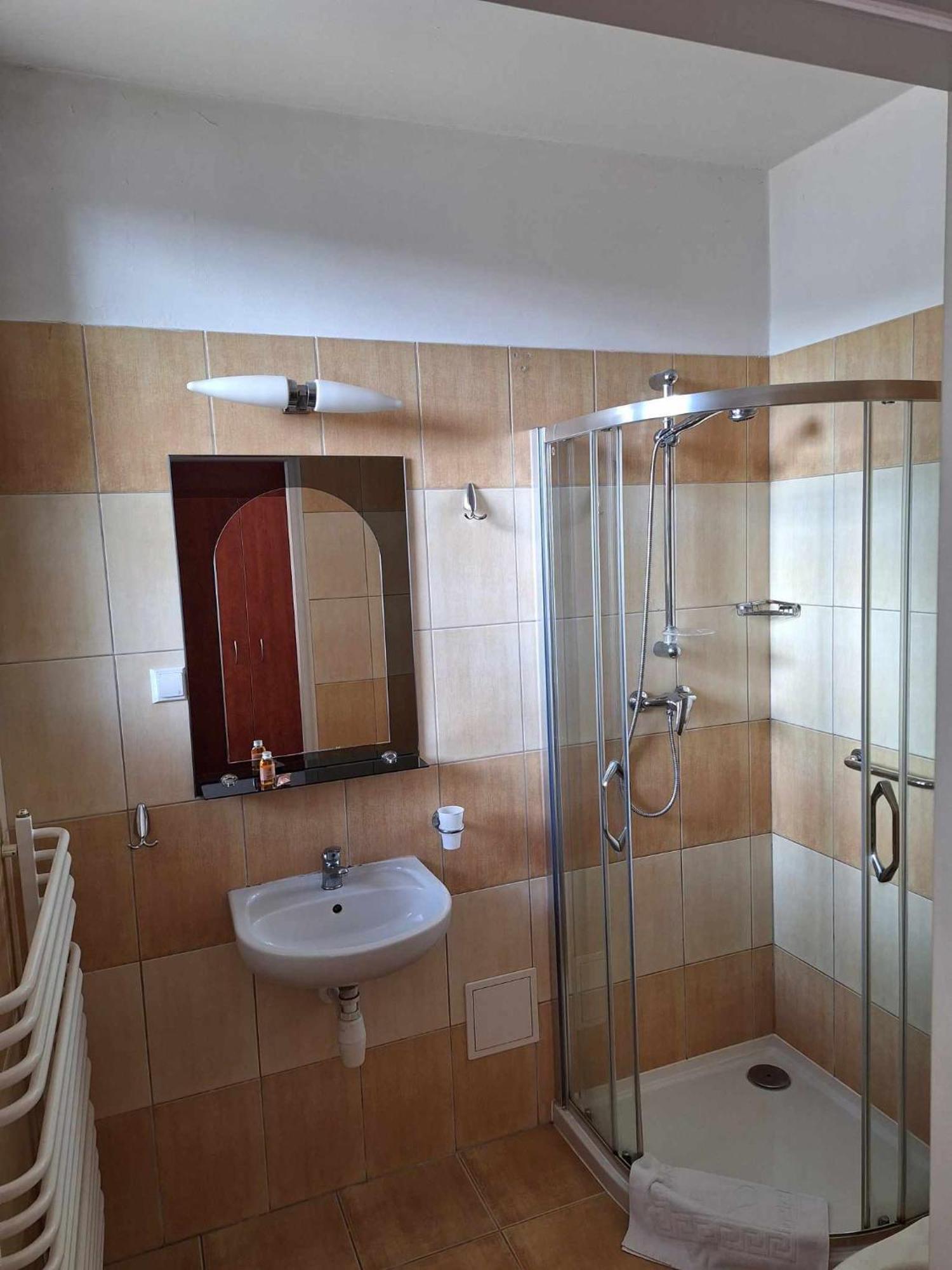Hotel *** Nat Krynica Zdroj Buitenkant foto