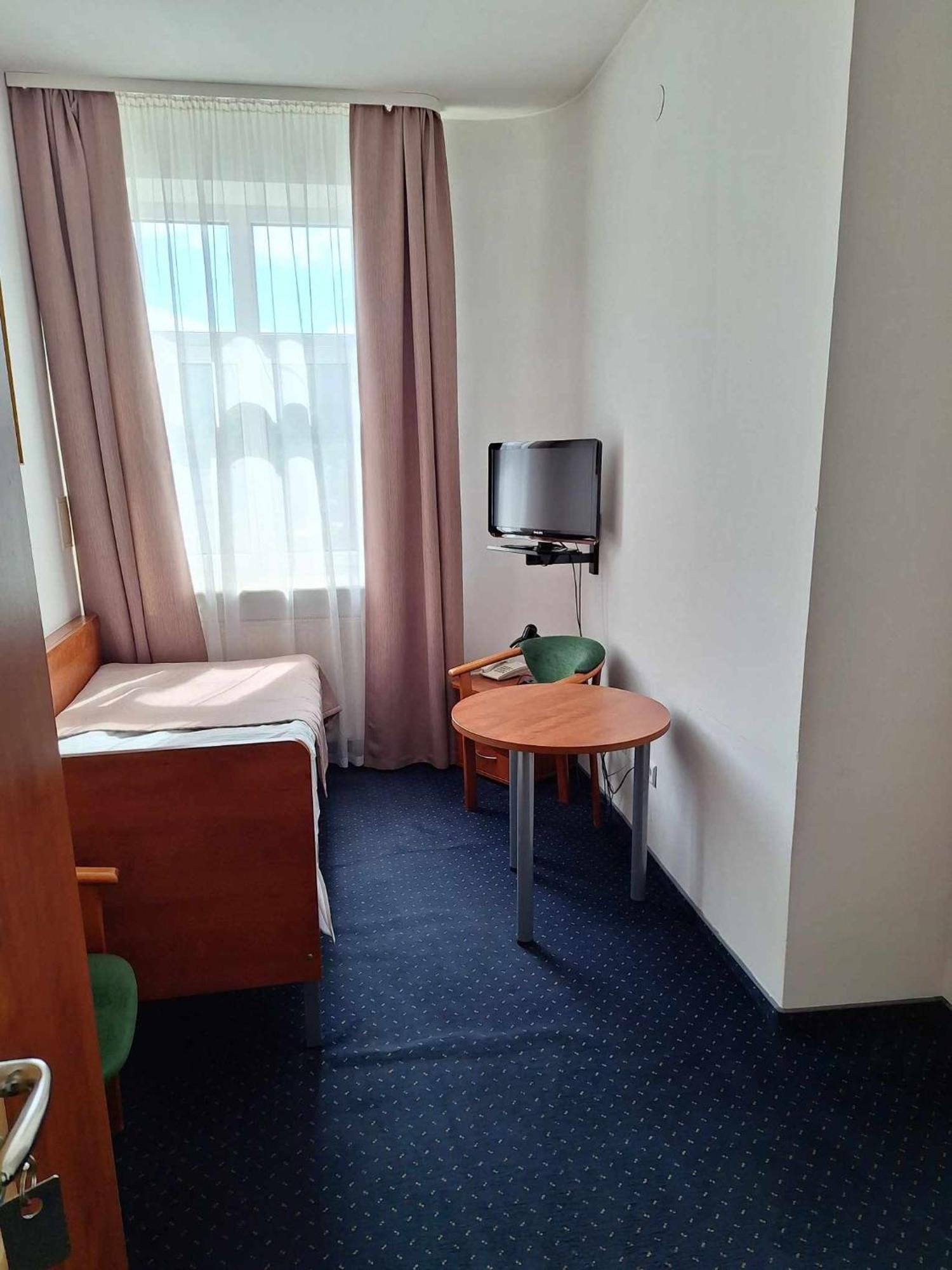 Hotel *** Nat Krynica Zdroj Buitenkant foto