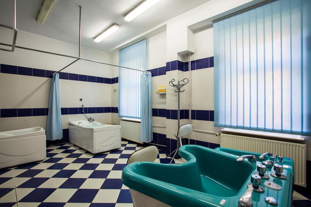 Hotel *** Nat Krynica Zdroj Buitenkant foto