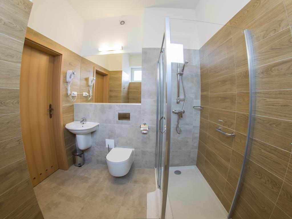 Hotel *** Nat Krynica Zdroj Buitenkant foto