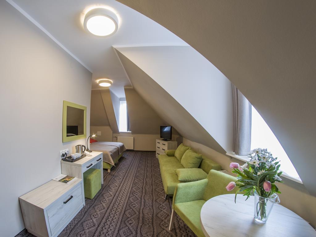 Hotel *** Nat Krynica Zdroj Buitenkant foto