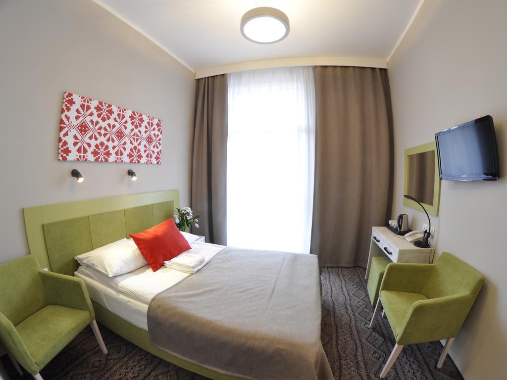 Hotel *** Nat Krynica Zdroj Buitenkant foto