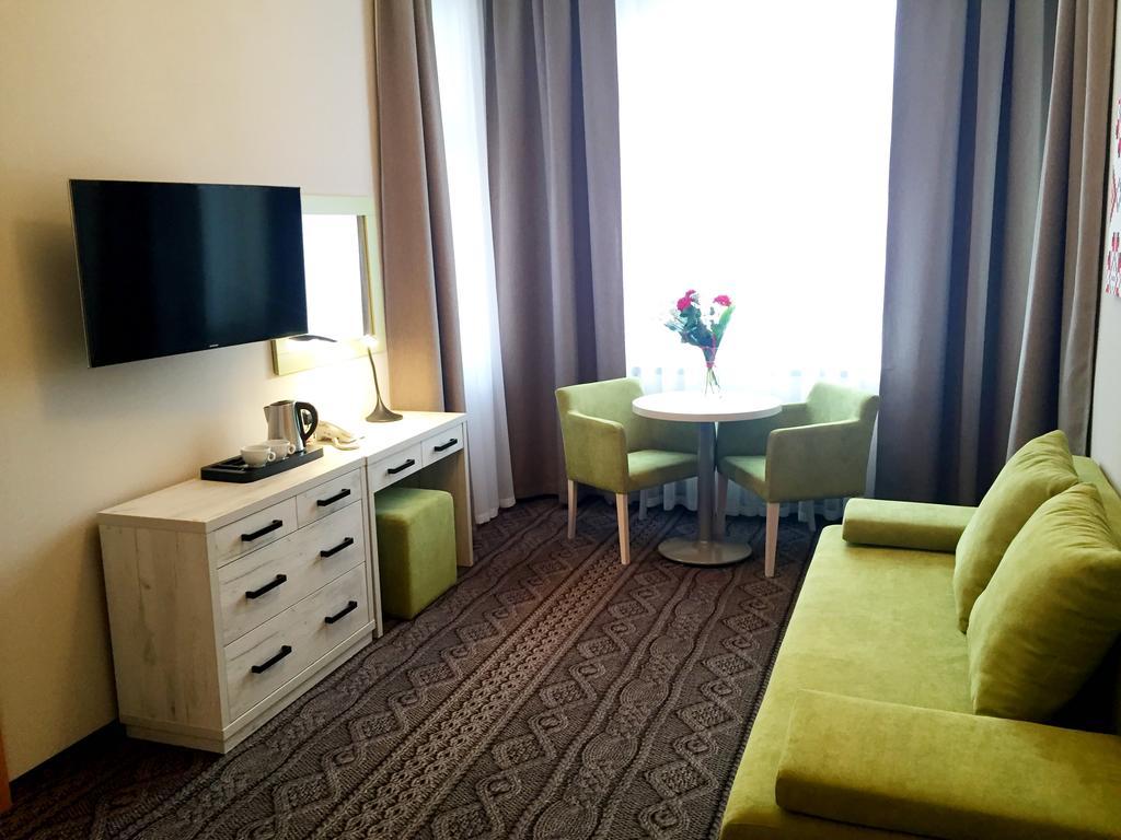 Hotel *** Nat Krynica Zdroj Buitenkant foto