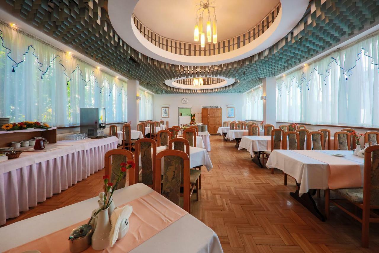 Hotel *** Nat Krynica Zdroj Buitenkant foto