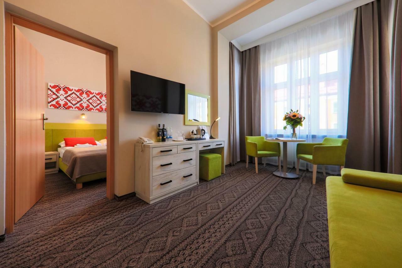 Hotel *** Nat Krynica Zdroj Buitenkant foto