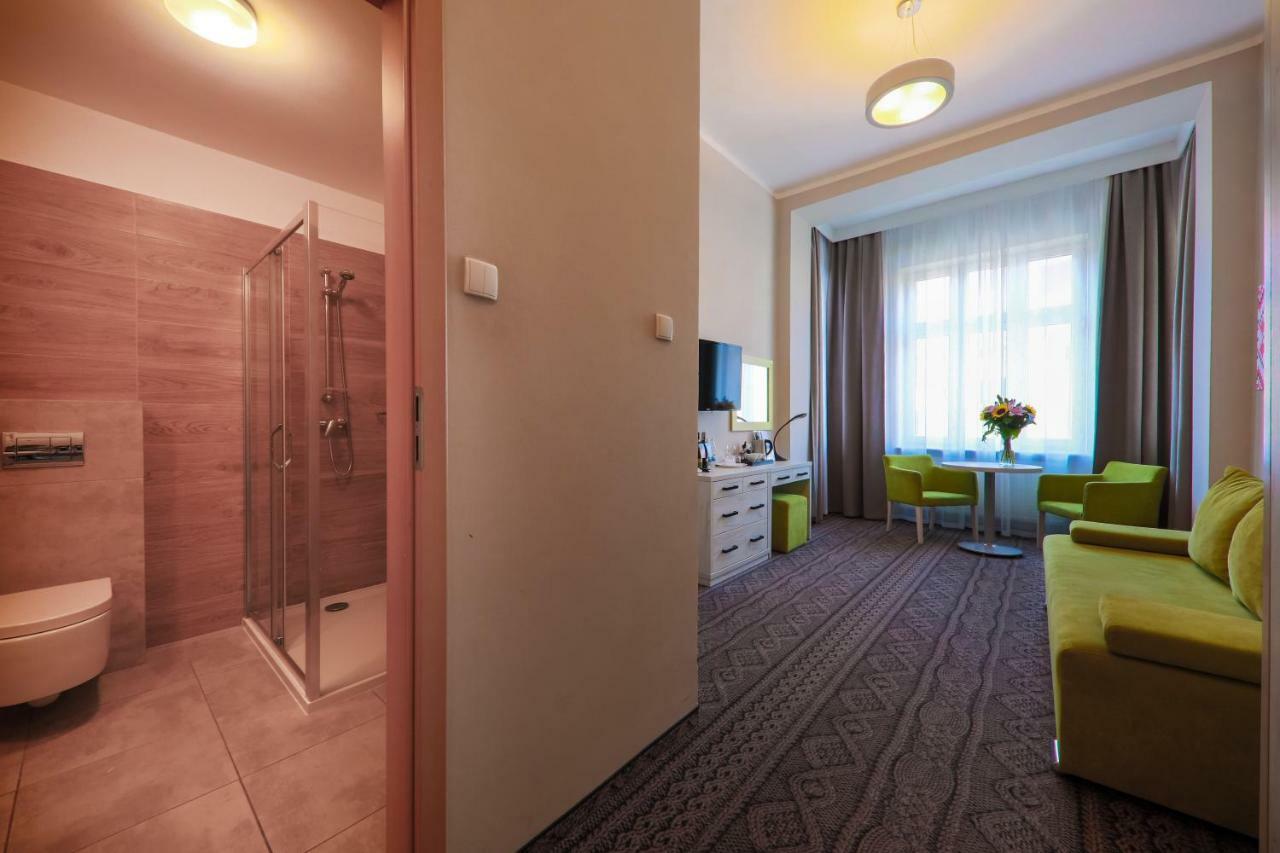 Hotel *** Nat Krynica Zdroj Buitenkant foto