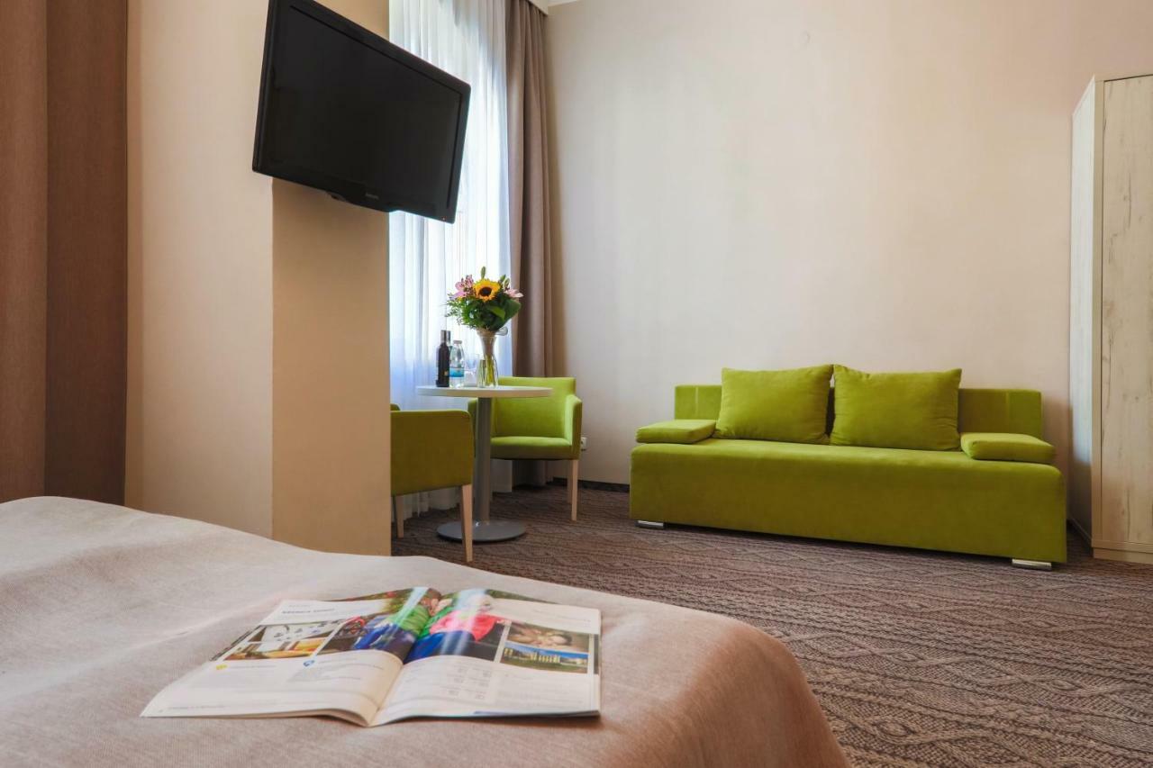 Hotel *** Nat Krynica Zdroj Buitenkant foto