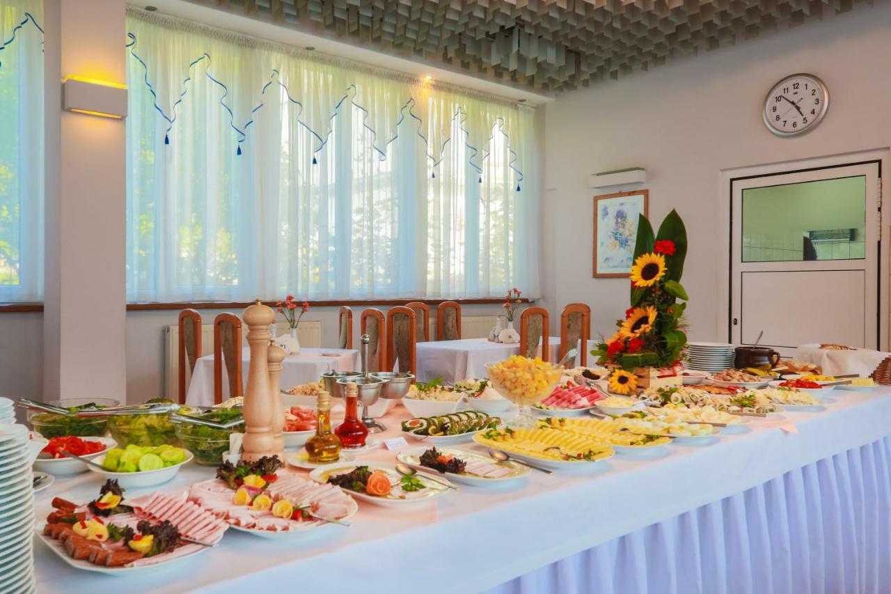 Hotel *** Nat Krynica Zdroj Buitenkant foto