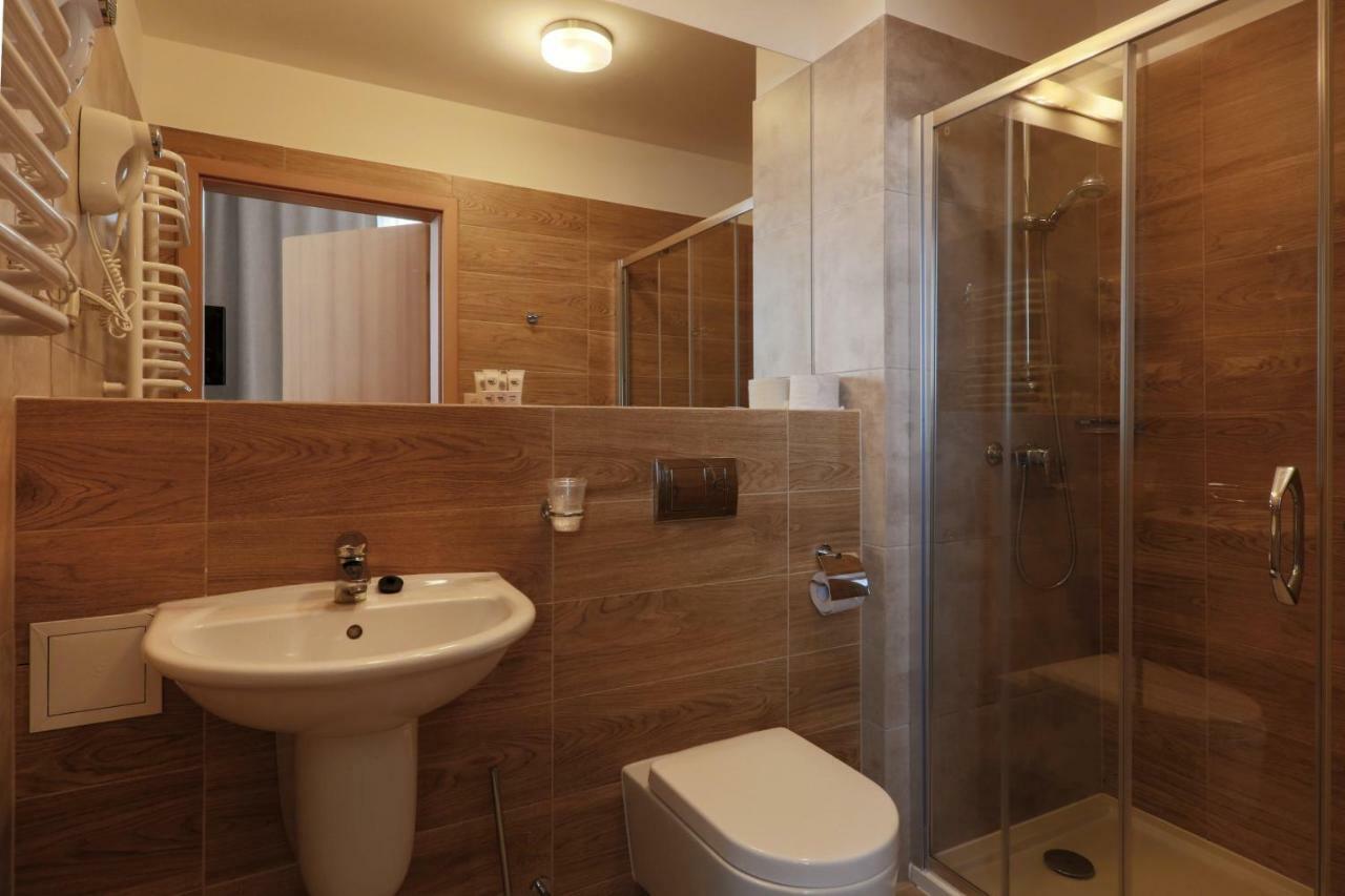 Hotel *** Nat Krynica Zdroj Buitenkant foto